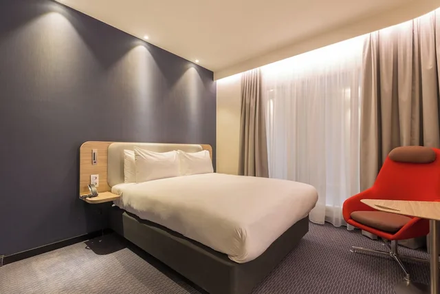 غرفة قياسية بسرير كوين لذوي الإعاقة، Holiday Inn Express Brussels - Grand-Place by IHG 2/5