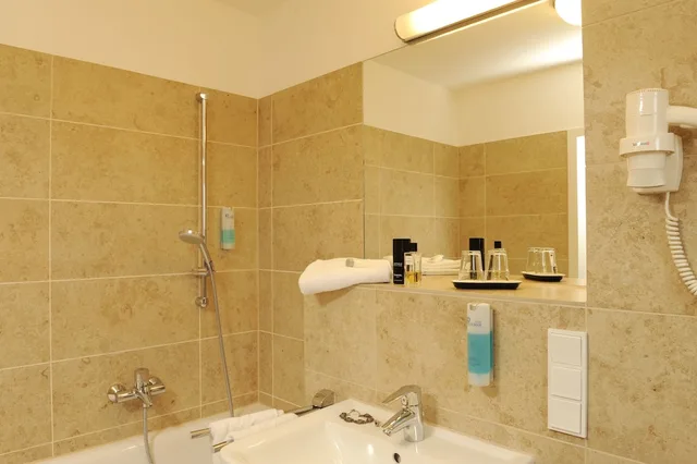 غرفة بريميوم بسرير مزدوج، Hotel Blauer Bock 3/5