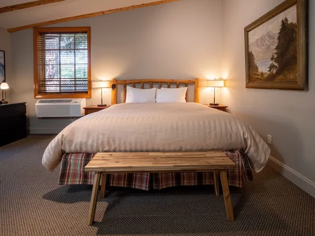 كوخ بسرير كينج، The Lodge at Riverside 2/2