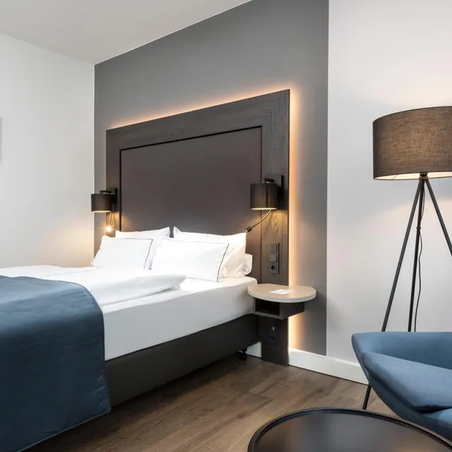 غرفة قياسية بسرير كينج وسرير كوين، HOLIDAY INN BERLIN CITY WEST 4/6