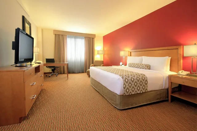 غرفة قياسية بسرير كينج، CROWNE PLAZA MONTERREY AEROPUERTO 6/10