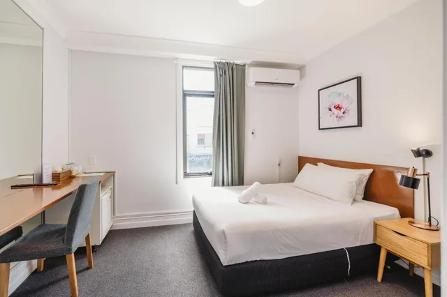 Room, Double Bed, Newtown Cozystays 1/1