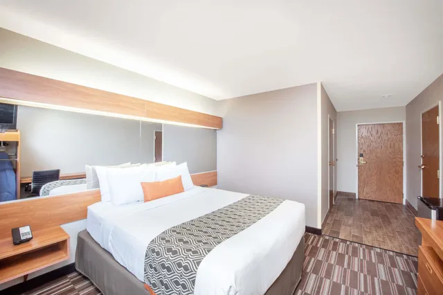 غرفة قياسية بسرير كوين لذوي الإعاقة، Microtel Inn Suites By Wyndham Springfield 3/6