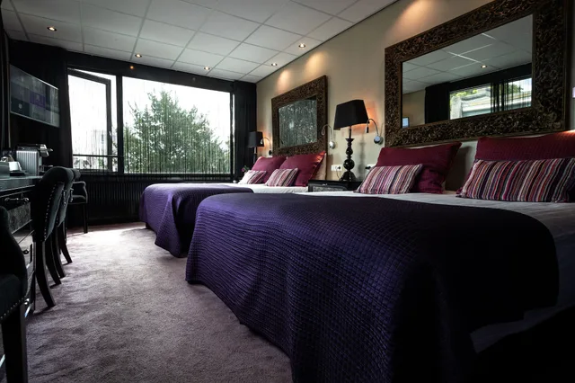 غرفة قياسية رباعية بسرير مزدوج وسريرين منفصلين بحوض استحمام، HAMPSHIRE BOUTIQUE HOTEL SEBASTIANS 1/4