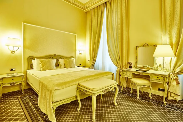 غرفة قياسية بسرير كينج، Grand Hotel Continental 1/10