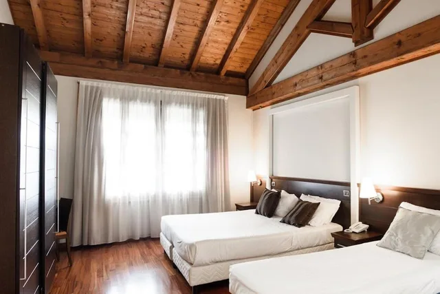 غرفة رباعية بسرير مزدوج وسريرين منفصلين، Country Hotel Castelbarco 1/2
