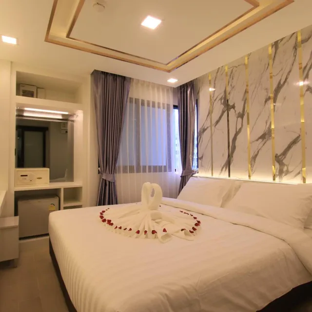 غرفة ديلوكس بسرير كينج وسرير كوين، Pratunam Atrium Hotel 2/10