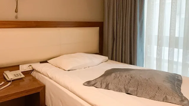 غرفة قياسية بسرير كوين، 2017 Hotel 3/5