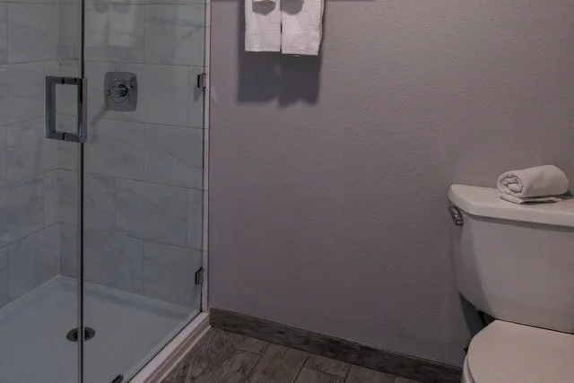 جناح بسرير كينج مع أريكة، Capri Suites Anaheim, CA 3/3
