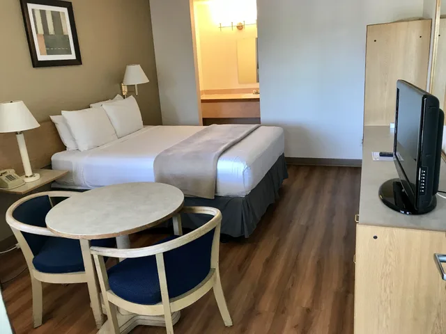 غرفة قياسية بسرير كوين، Sea-Tac Airport Value Inn 3/6