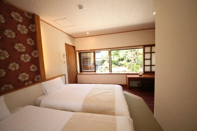 غرفة بسريرين منفصلين بإطلالة على الحديقة، Ichinomatsu Japanese Modern Hotel 3/4