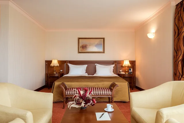 جناح جونيور بسرير كينج، Crystal Palace Boutique Hotel 6/10