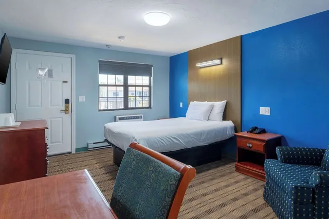 غرفة بسرير كوين، Knights Inn North Attleboro 4/9