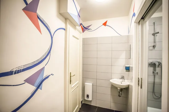 غرفة قياسية بسرير مزدوج، Ahoy Hostel 2/2
