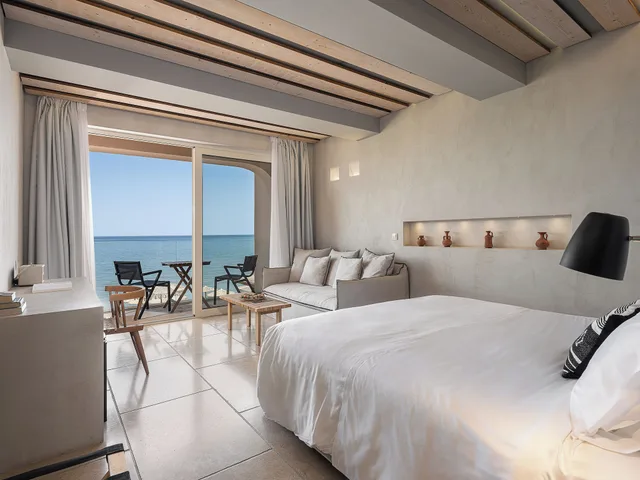 غرفة قياسية بسرير مزدوج بإطلالة على البحر بشرفة مع أريكة، The Theodore Boutique Hotel 2/3