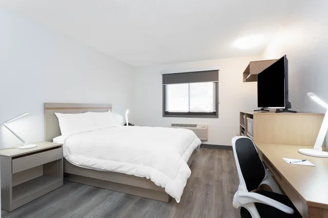 غرفة بسرير كوين لذوي الإعاقة، Travelodge by Wyndham Elkhart 2/3
