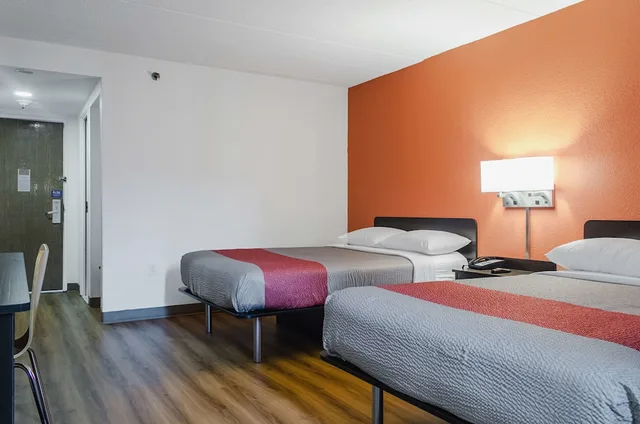 غرفة قياسية بسريرين مزدوجين للمدخنين، Motel6 Brockton, MA 3/6