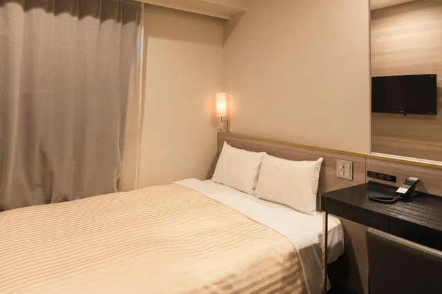 غرفة بسرير مزدوج في المبنى الرئيسي للمدخنين، Sotetsu Fresa Inn Shimbashi-Hibiyaguchi 1/1