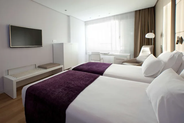 غرفة سوبيريور بثلاثة أسرّة مع سرير إضافي، NH Collection Madrid Eurobuilding 4/7