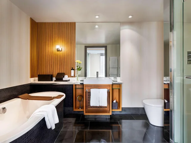 غرفة فاخرة بسرير كينج، Sofitel Auckland Viaduct Harbour 8/8