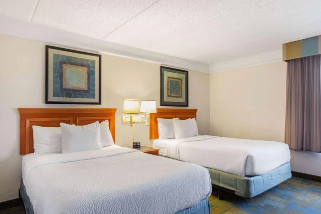 غرفة بسريرين مزدوجين لذوي الإعاقة، La Quinta Inn & Suites by Wyndham Ft. Lauderdale Plantation 1/1