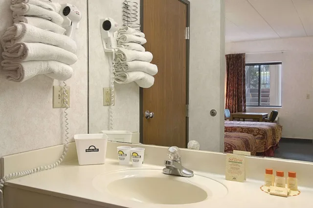 Standard, 2 Queen Beds, Smoking, Days Inn by Wyndham Morehead 5/5