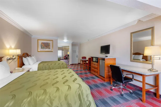 غرفة بسريرين كوين، Quality Inn & Suites Oceanside Near Camp Pendleton 6/9