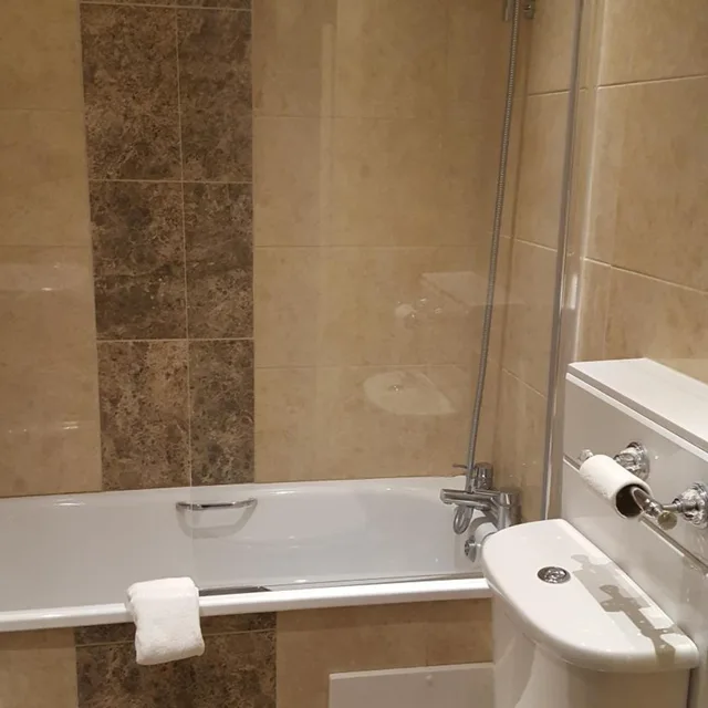 غرفة قياسية ثلاثية، Barons Court Hotel Walsall 7/9