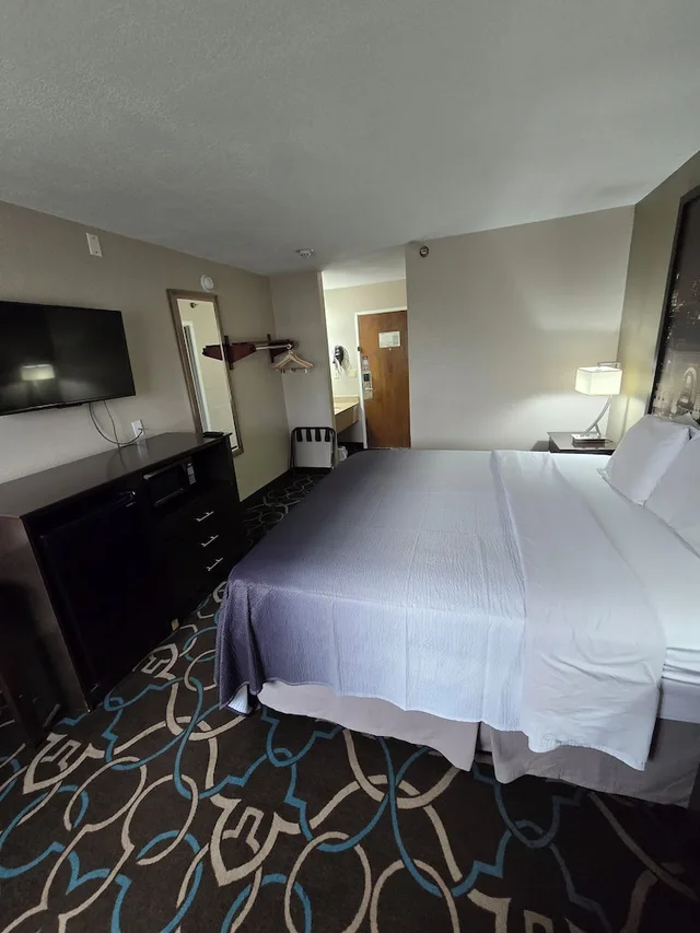 غرفة قياسية بسرير كينج، Super 8 By Wyndham Kansas City 5/10