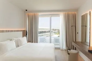غرفة عائلية بإطلالة على المدينة بغرفتي نوم، Grecian Sands Hotel 1/1