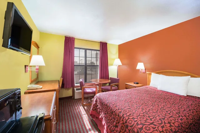 Room, Queen Bed, Smoking, Accessible, Days Inn by Wyndham McAllen 3/7