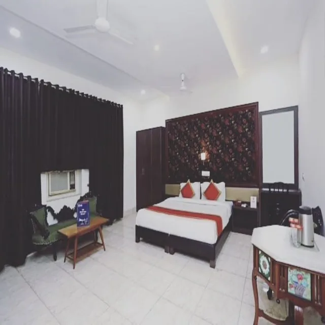 Oyo 7880 Hotel Navrang، Kota 13/28