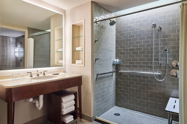 غرفة بسرير مزدوج، Westin Chicago River North 6/6