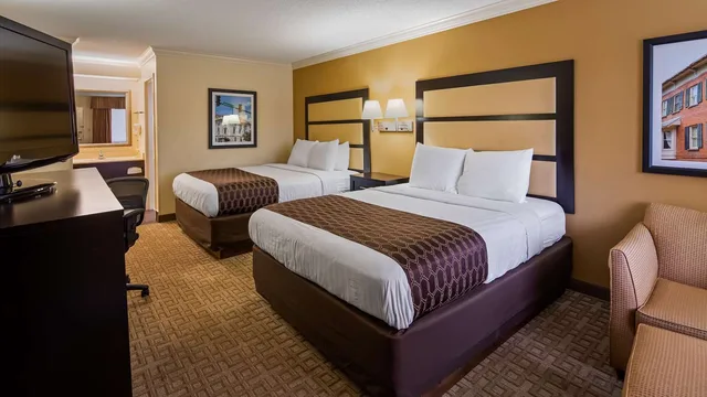 غرفة بسريرين كوين لذوي الإعاقة، Best Western Inn & Suites Byron 1/1
