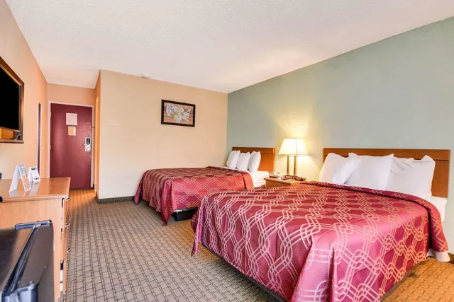غرفة قياسية بسريرين مزدوجين، Econo Lodge Tampa near Busch Gardens 1/6