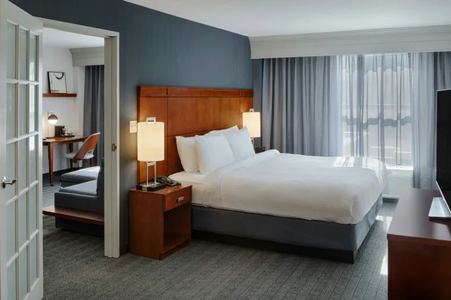 غرفة، Courtyard By Marriott Springfield Downtown 1/2