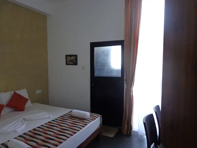 غرفة فاخرة بسرير كوين بإطلالة على الشاطئ بـ3 غرف نوم للمدخنين، Hotel Star White Negombo 2/7