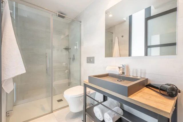 Select, 1 Double and 1 Single Bed, Balcony، Kyrat Amarac Suites 3/3