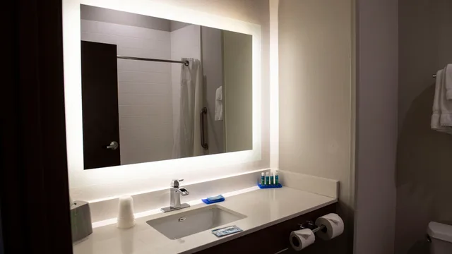 غرفة بسريرين كوين لذوي الإعاقة، Holiday Inn Express Hotel And Suites Sedalia 3/4