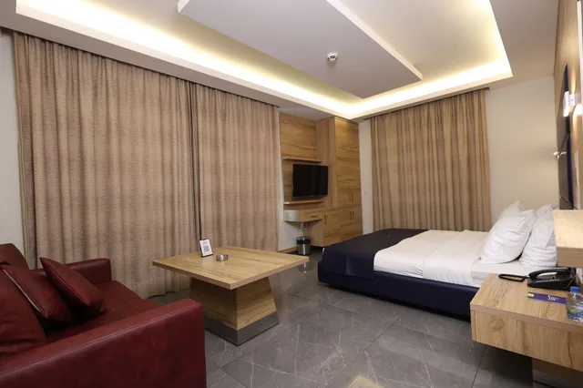 جناح جونيور بسرير كوين، Ibiza hotel 8/10