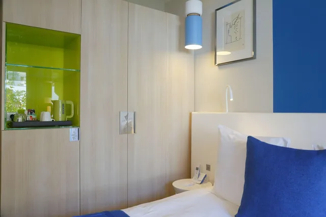 غرفة بسرير مزدوج بإطلالة على الحديقة بشرفة، HOTEL NAPOLEON 5/6