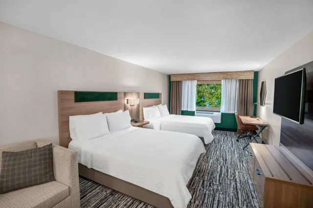 غرفة قياسية بسرير كينج في طابق مرتفع، Holiday Inn Express And Suites Hayward 6/9