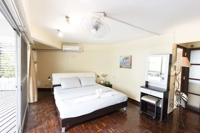 غرفة ديلوكس بسرير كينج بشرفة، Hostel 16 3/10