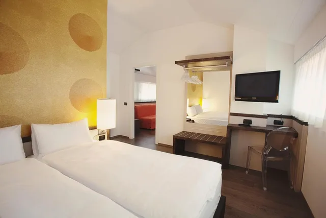 جناح بسرير كوين مع أريكة، Hotel Spa Internazionale 1/2