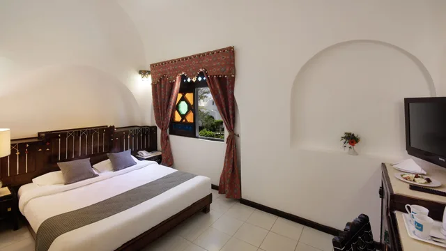غرفة قياسية بسرير كينج بإطلالة على الحديقة، Arabella Azur Resort 2/3