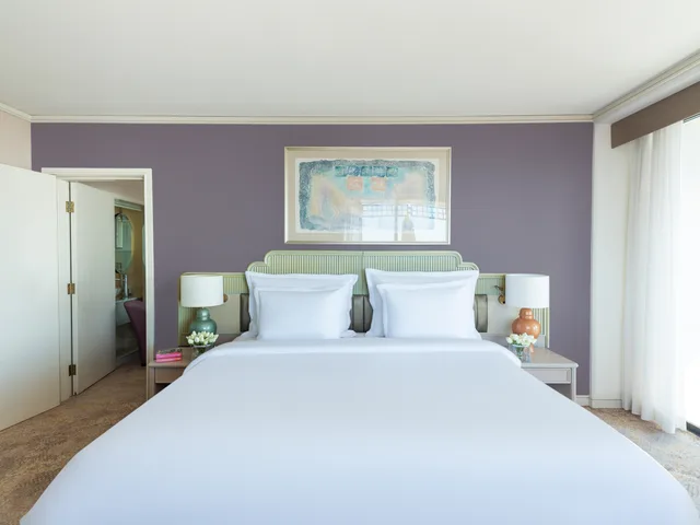 جناح عائلي بسريرين منفصلين وسرير كينج بإطلالة على المدينة بشرفة، Rixos Downtown Antalya 1/10