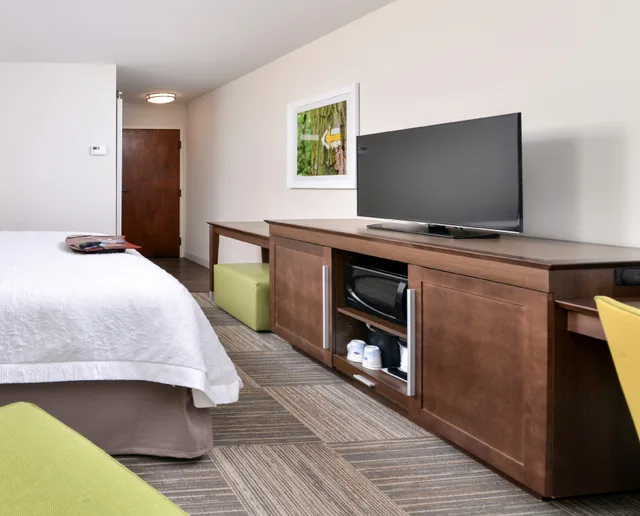 غرفة بسرير كينج مع أريكة، Hampton Inn Cartersville 3/5