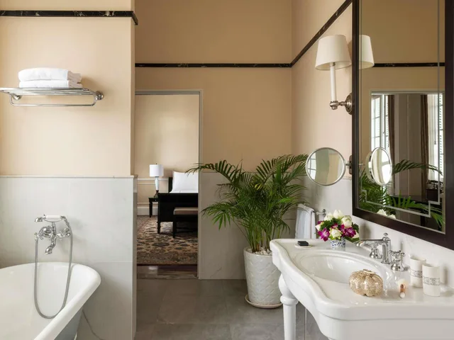 Landmark, Suite, Queen and Twin Beds، Raffles Hotel Le Royal 6/6