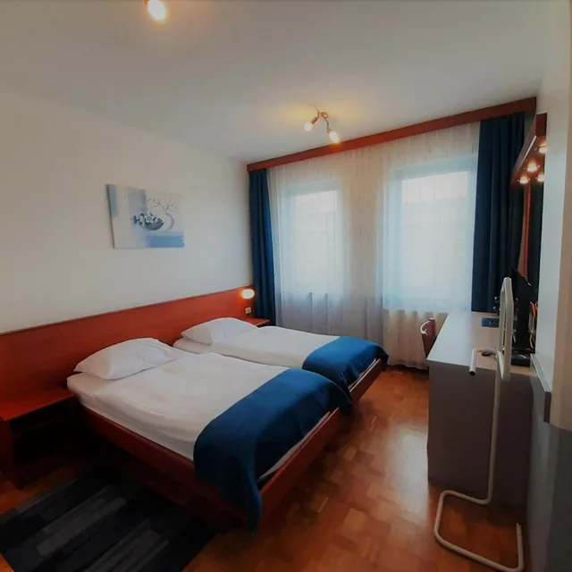 Room, Twin Beds, Vodisek 1/8
