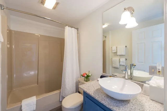 غرفة كلاسيكية بسرير كينج، The Breakwater Inn and Spa 4/6